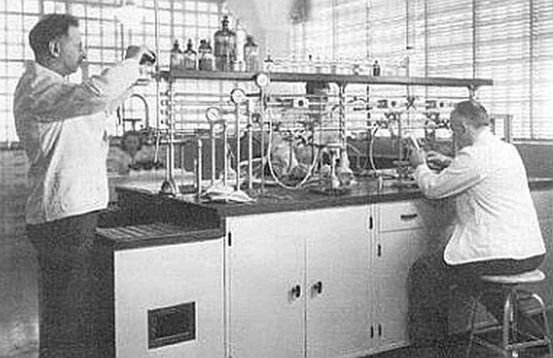 Компания Miles Laboratories, в которой работал Морис Тринир, усовершенствовала рецепт журналистов из газеты The Elkhart Truth